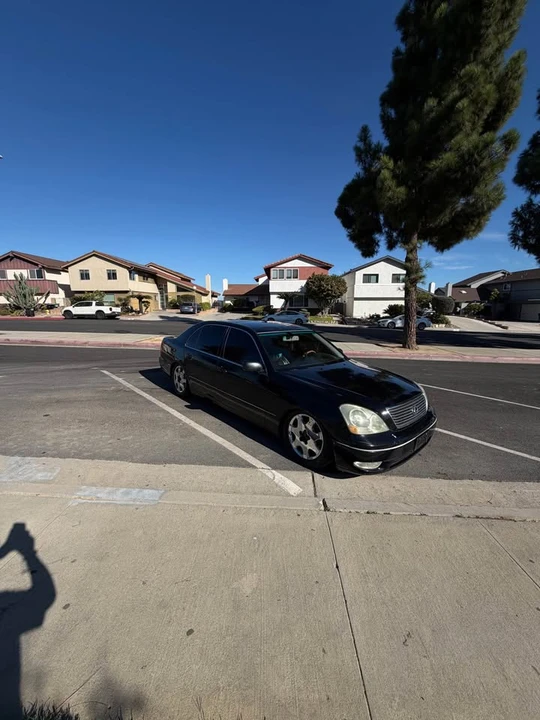 2001 Lexus LS 3rd Gen - Image 5 of 11