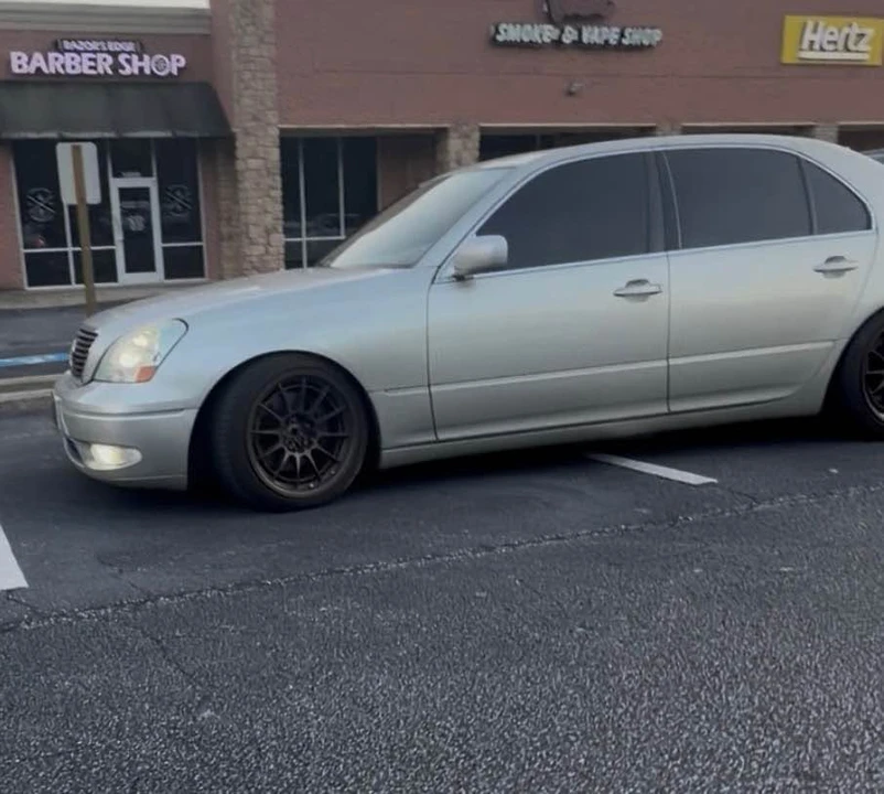 2001 Lexus LS 3rd Gen - Image 3 of 4