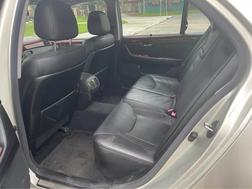 2001 Lexus LS 3rd Gen - Image 12 of 13