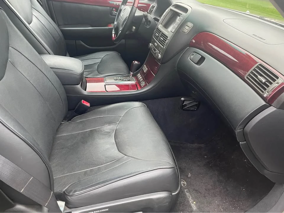 2001 Lexus LS 3rd Gen - Image 10 of 13