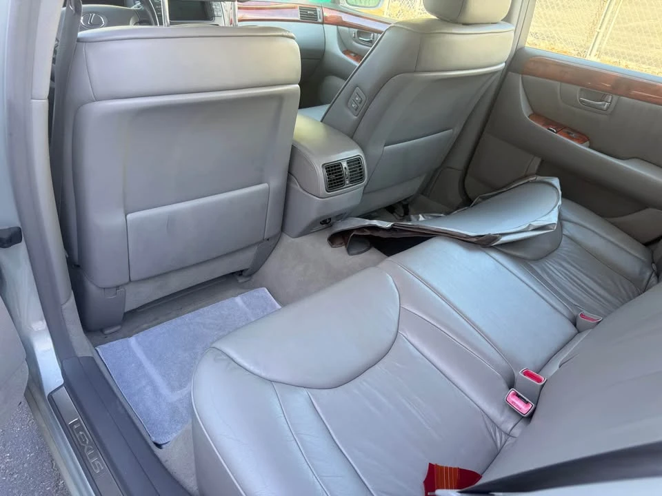 2001 Lexus LS 3rd Gen - Image 5 of 8