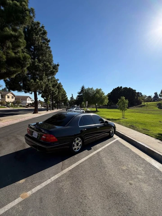 2001 Lexus LS 3rd Gen - Image 7 of 11