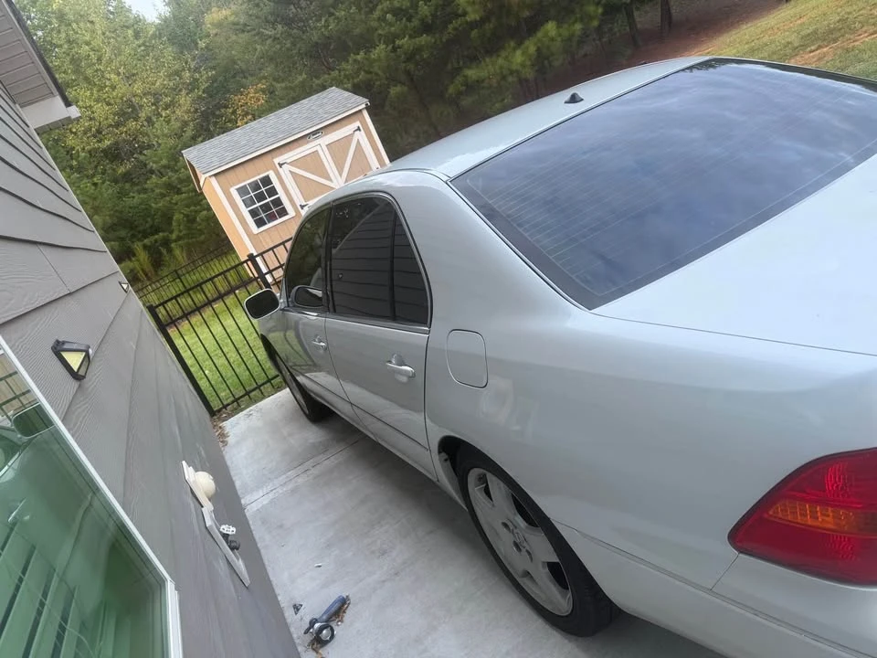 2001 Lexus LS 3rd Gen - Image 4 of 8
