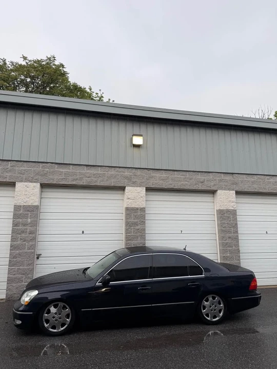 2001 Lexus LS 3rd Gen - Image 2 of 7