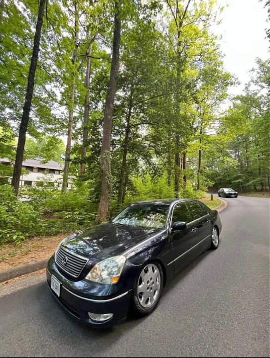 2001 Lexus LS 3rd Gen - Image 3 of 7
