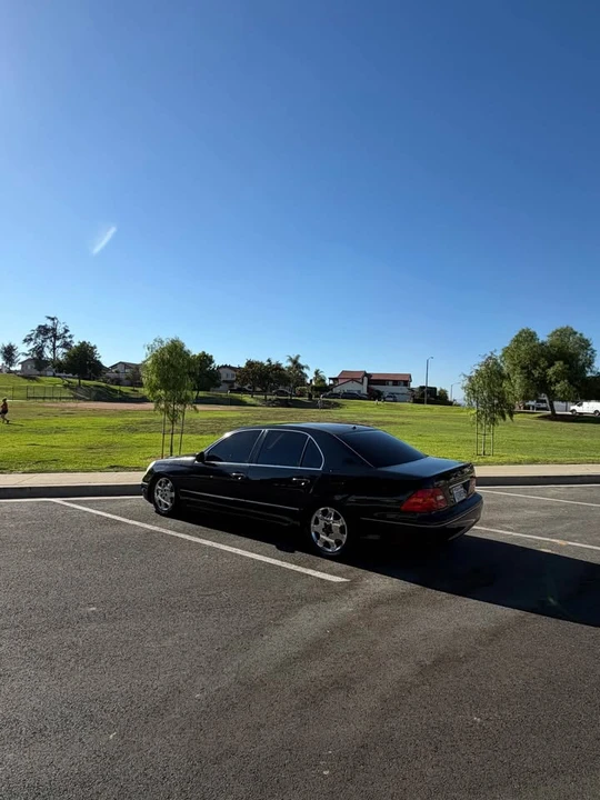 2001 Lexus LS 3rd Gen - Image 6 of 11