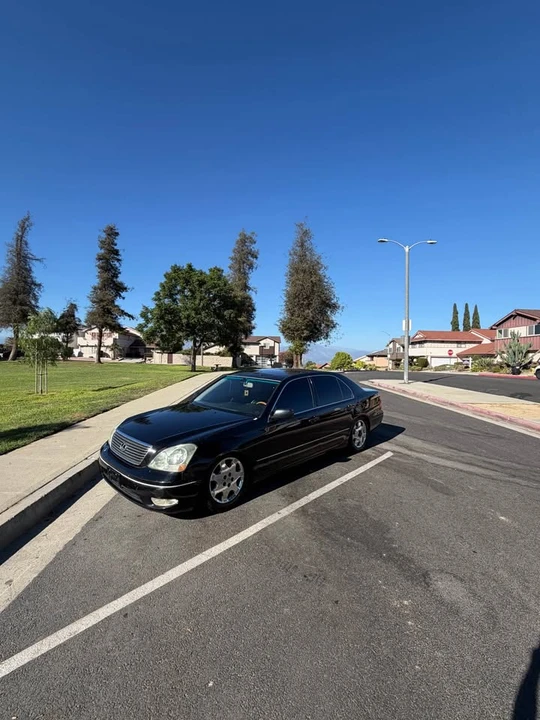 2001 Lexus LS 3rd Gen - Image 4 of 11