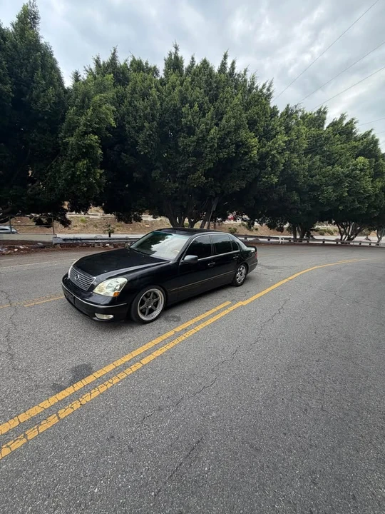 2001 Lexus LS 3rd Gen - Image 2 of 11