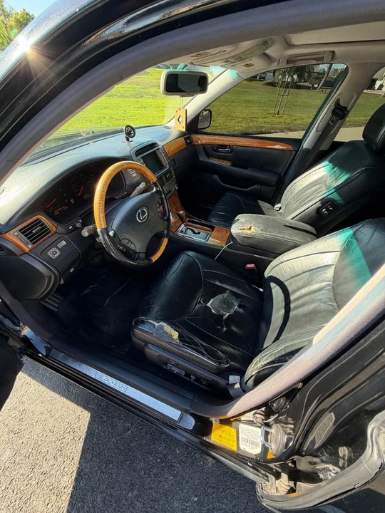2001 Lexus LS 3rd Gen - Image 8 of 11