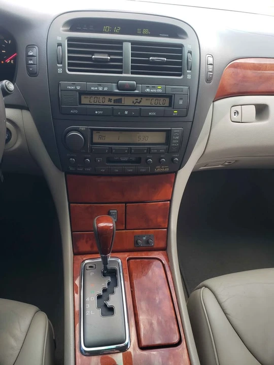 2001 Lexus LS 3rd Gen - Image 8 of 13
