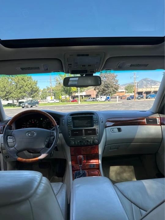 2001 Lexus LS 3rd Gen - Image 17 of 20