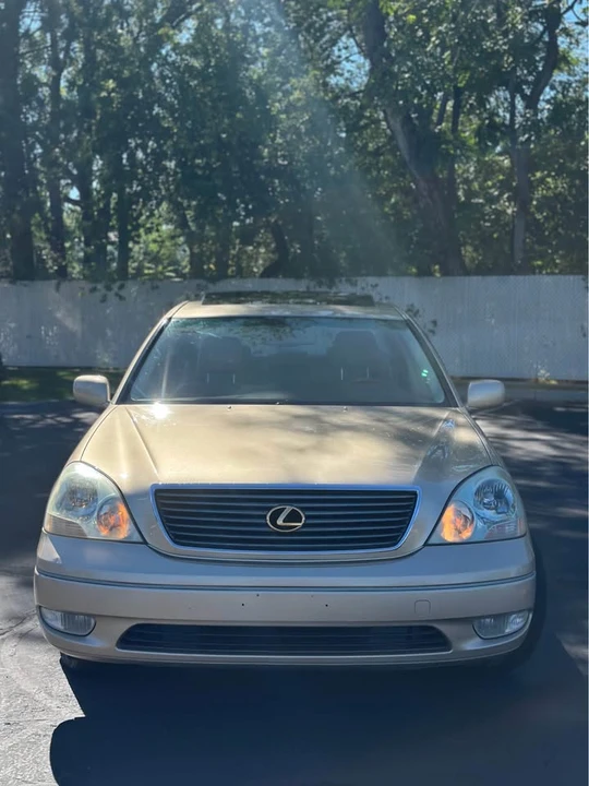 2001 Lexus LS 3rd Gen - Image 2 of 20