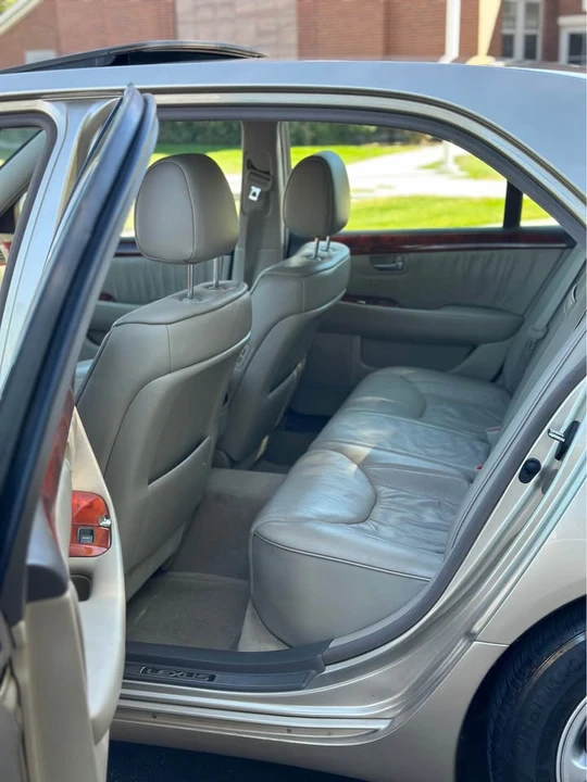 2001 Lexus LS 3rd Gen - Image 15 of 20