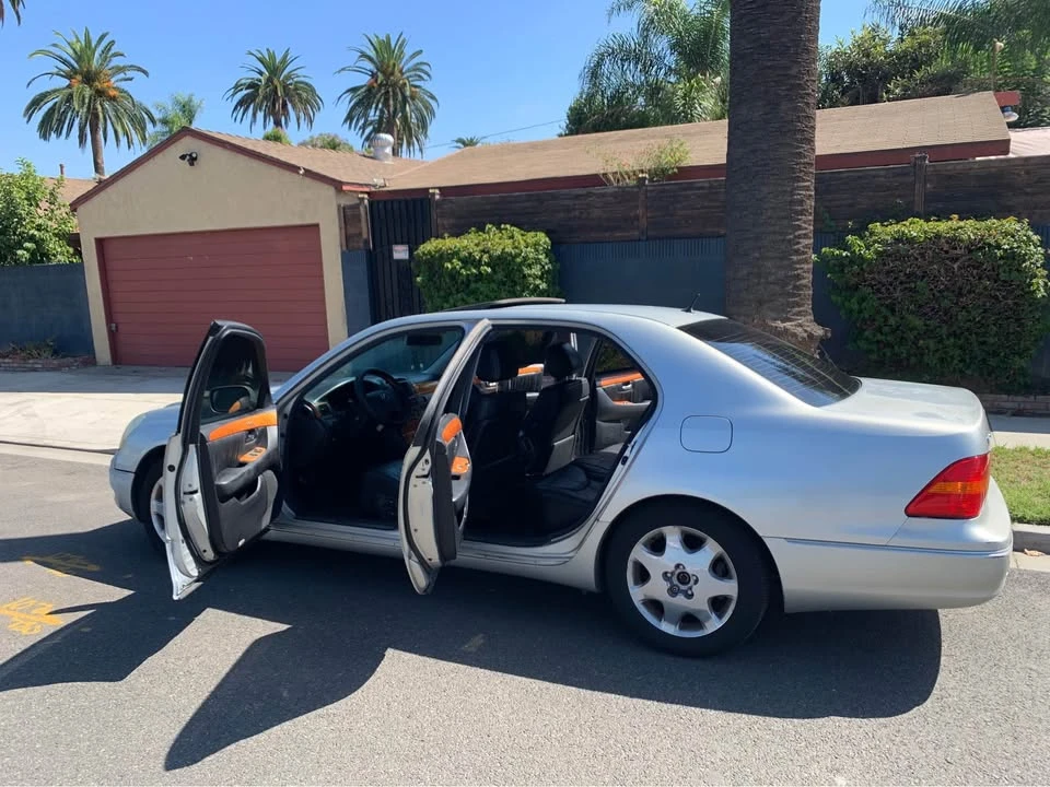 2001 Lexus LS 3rd Gen - Image 3 of 8