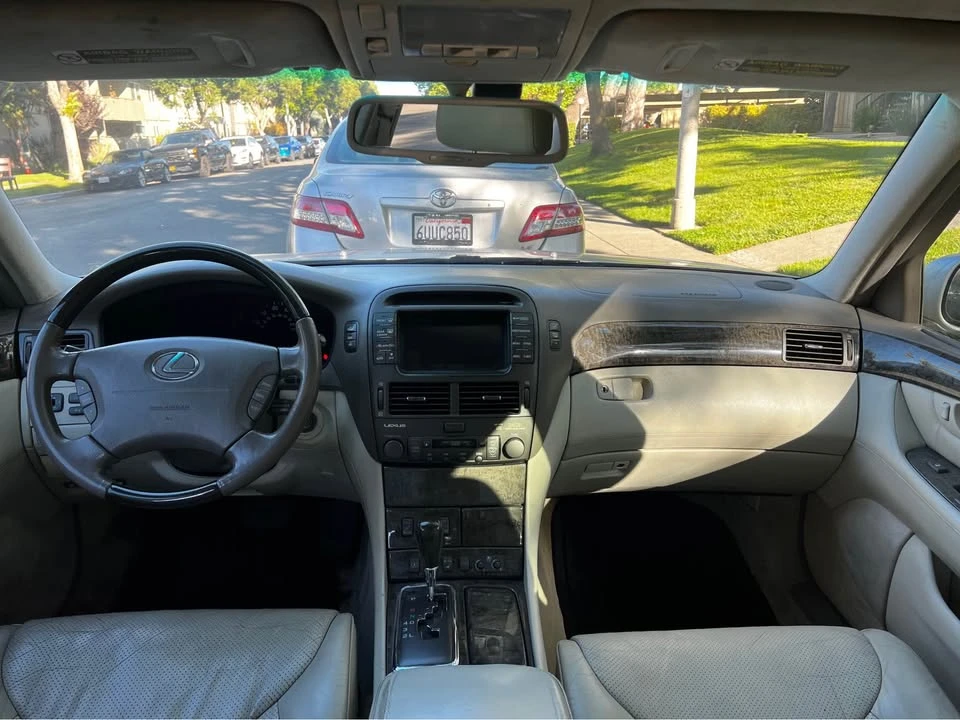 2001 Lexus LS 3rd Gen - Image 8 of 11