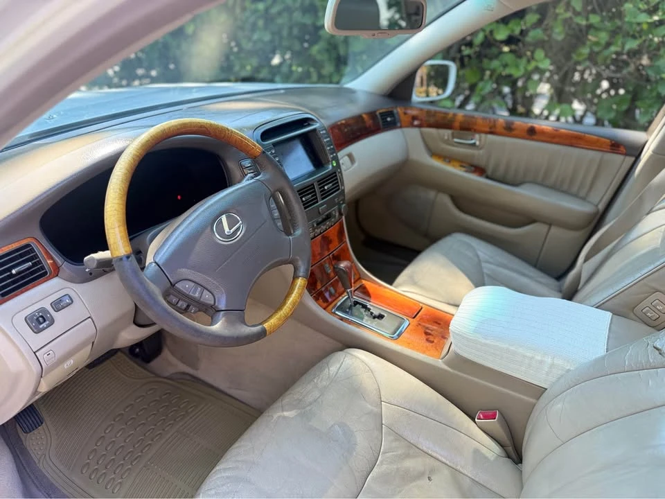 2001 Lexus LS 3rd Gen - Image 10 of 16