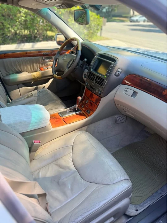 2001 Lexus LS 3rd Gen - Image 13 of 16