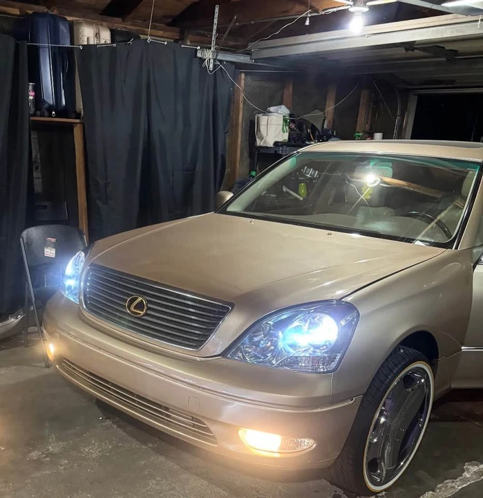 2001 Lexus LS 3rd Gen - Image 3 of 3