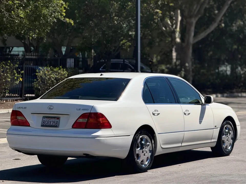 2001 Lexus LS 3rd Gen - Image 8 of 16