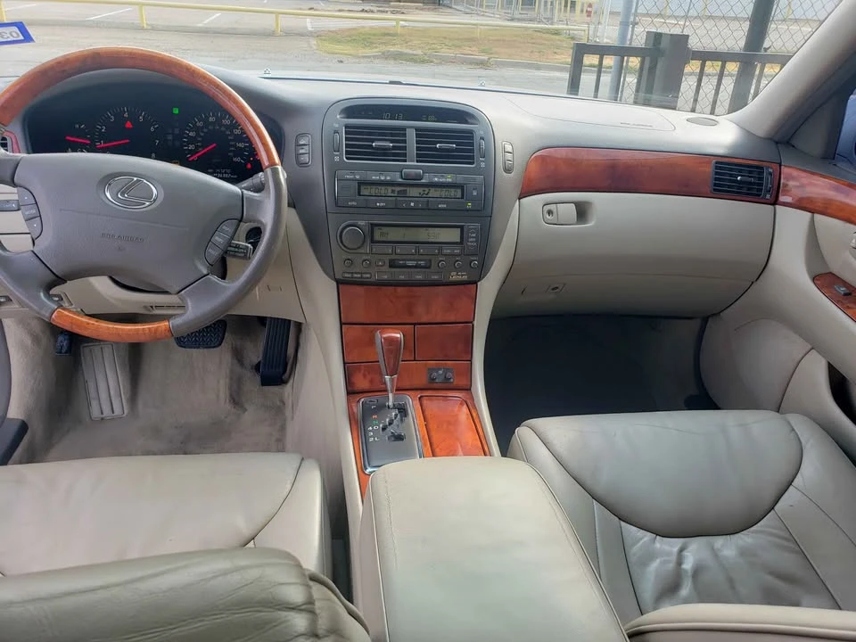 2001 Lexus LS 3rd Gen - Image 9 of 13