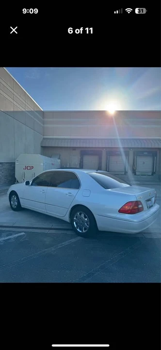 2001 Lexus LS 3rd Gen - Image 5 of 10