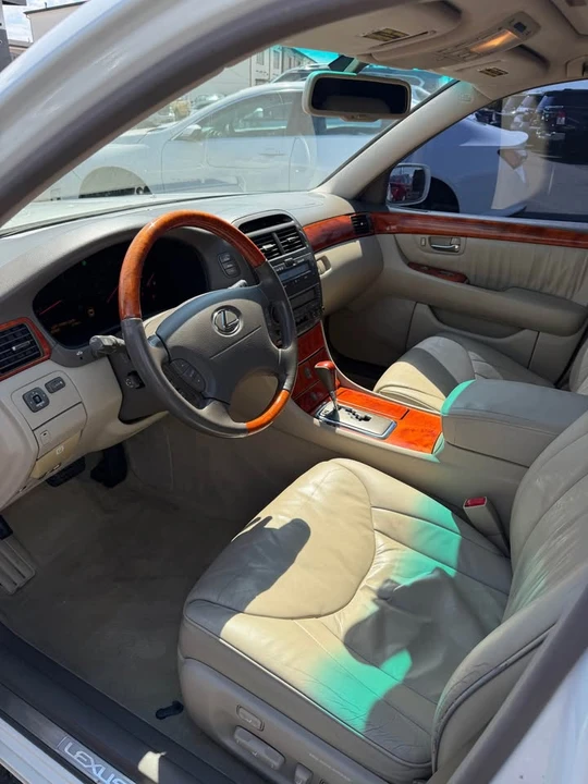 2001 Lexus LS 3rd Gen - Image 7 of 11