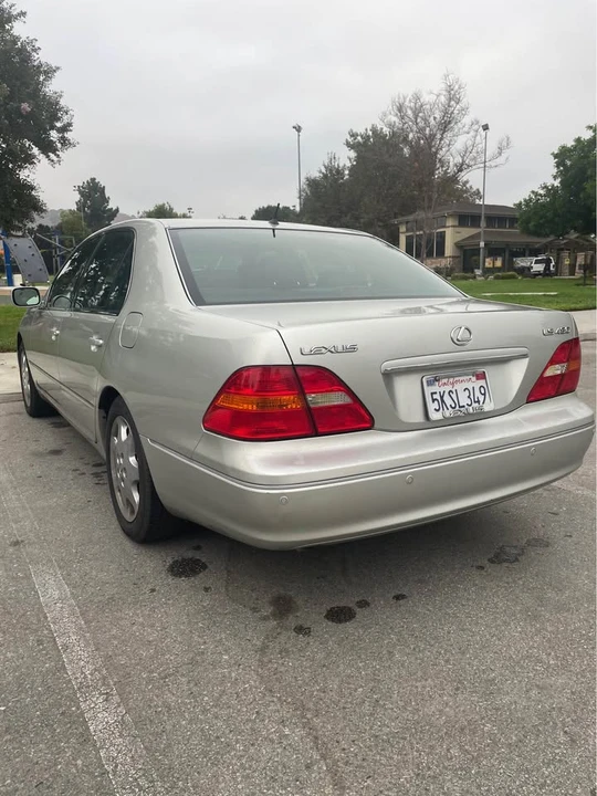 2001 Lexus LS 3rd Gen - Image 5 of 13