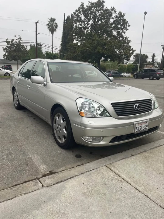 2001 Lexus LS 3rd Gen - Image 2 of 13