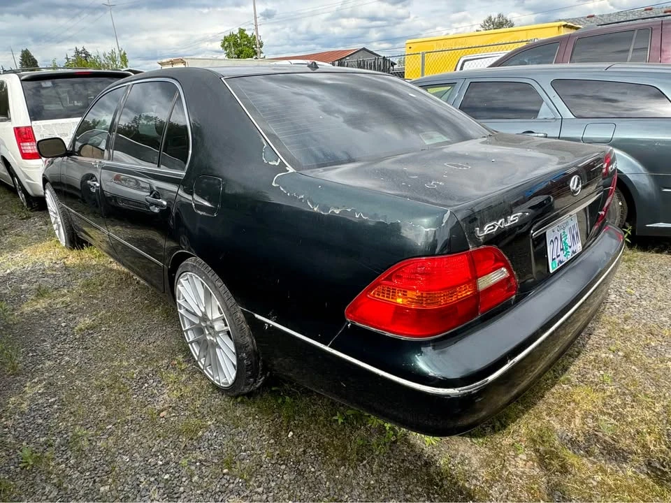 2001 Lexus LS 3rd Gen - Image 4 of 9