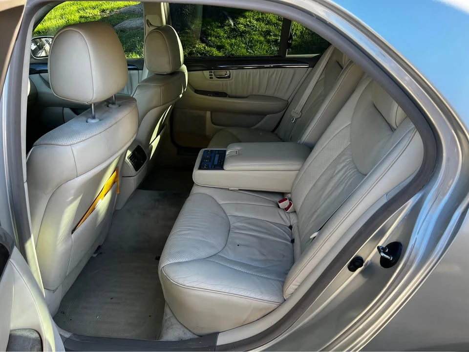 2001 Lexus LS 3rd Gen - Image 11 of 11