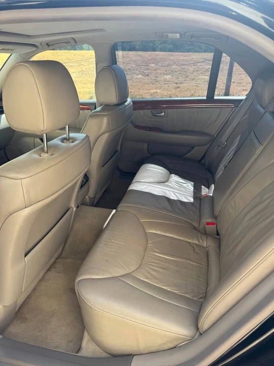 2001 Lexus LS 3rd Gen - Image 11 of 20