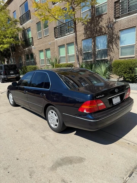 2001 Lexus LS 3rd Gen - Image 7 of 20