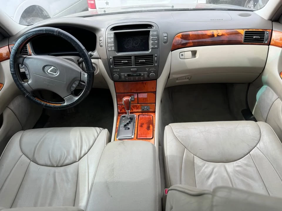 2001 Lexus LS 3rd Gen - Image 6 of 9