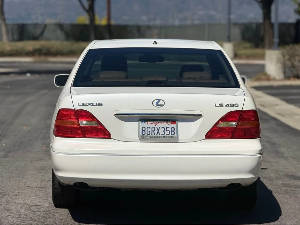 2001 Lexus LS 3rd Gen - Image 5 of 16