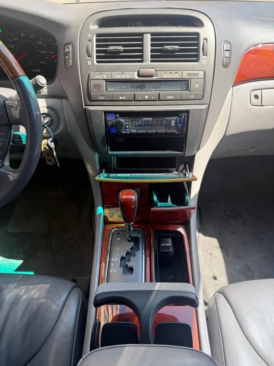 2001 Lexus LS 3rd Gen - Image 14 of 20