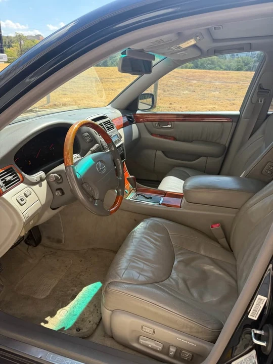 2001 Lexus LS 3rd Gen - Image 9 of 20