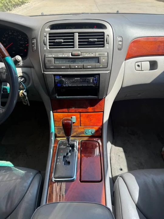 2001 Lexus LS 3rd Gen - Image 13 of 20