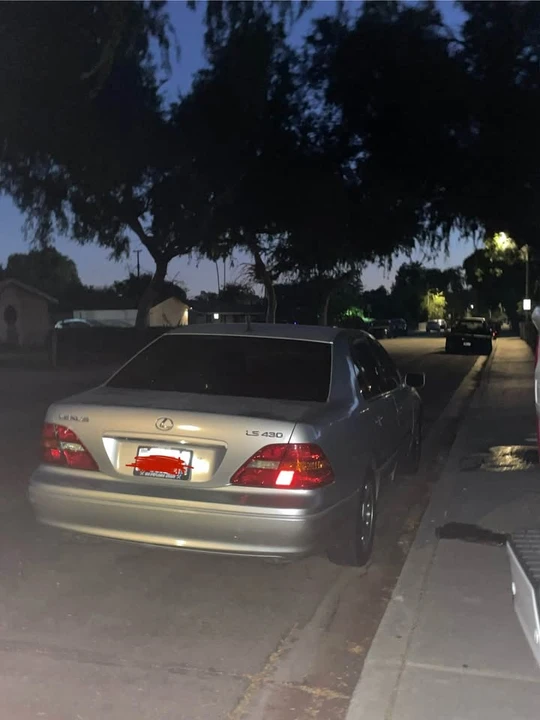 2001 Lexus LS 3rd Gen - Image 2 of 2