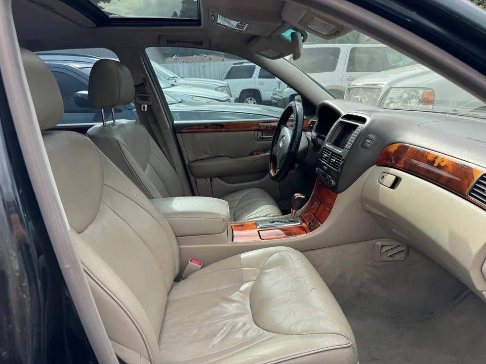 2001 Lexus LS 3rd Gen - Image 5 of 9