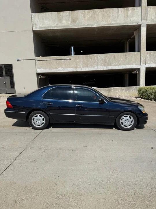 2001 Lexus LS 3rd Gen - Image 4 of 20