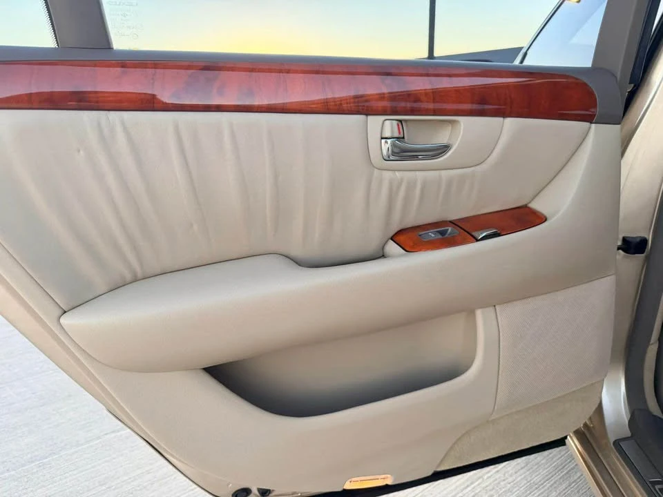2001 Lexus LS 3rd Gen - Image 11 of 17