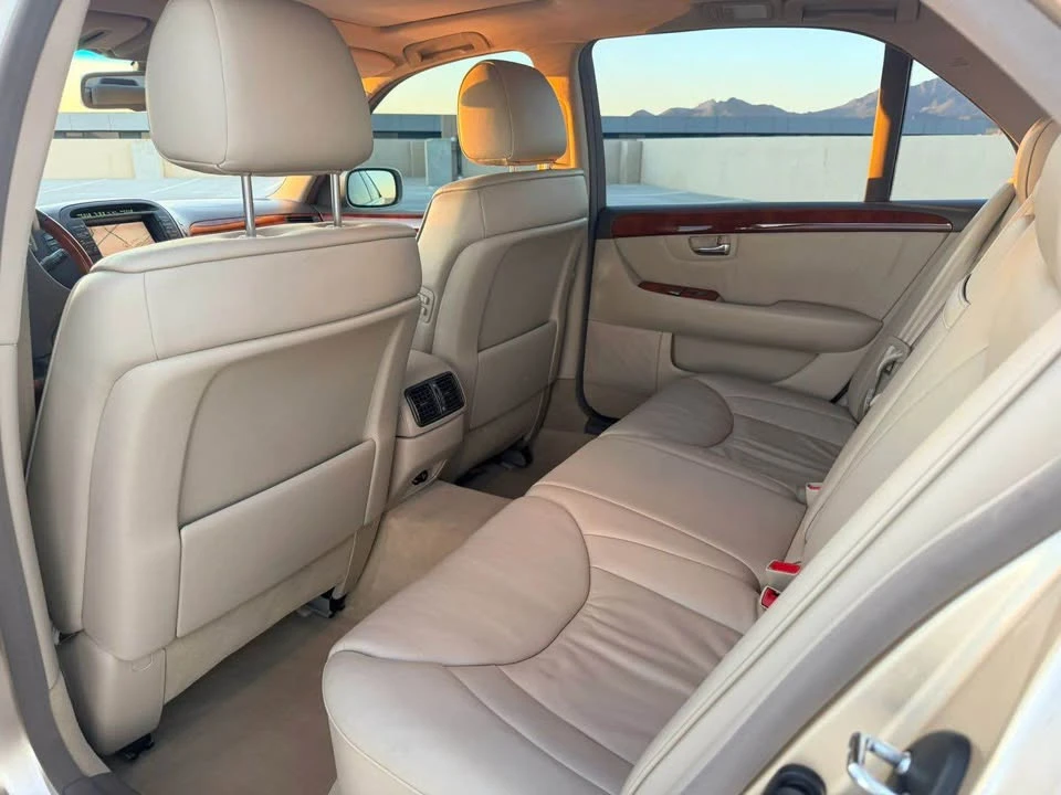 2001 Lexus LS 3rd Gen - Image 10 of 17