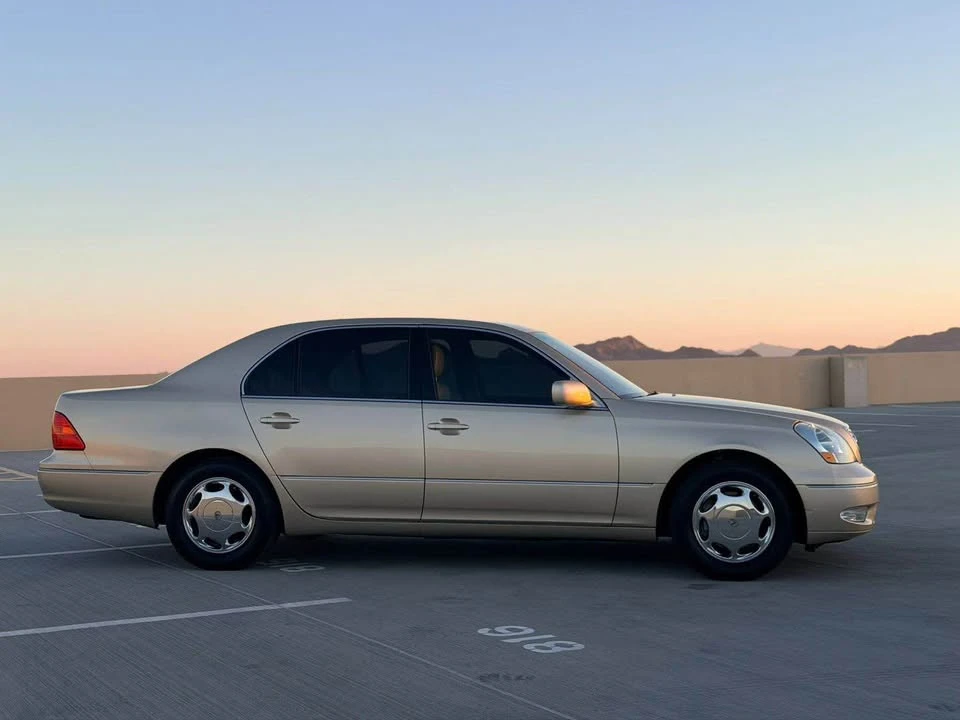 2001 Lexus LS 3rd Gen - Image 7 of 17