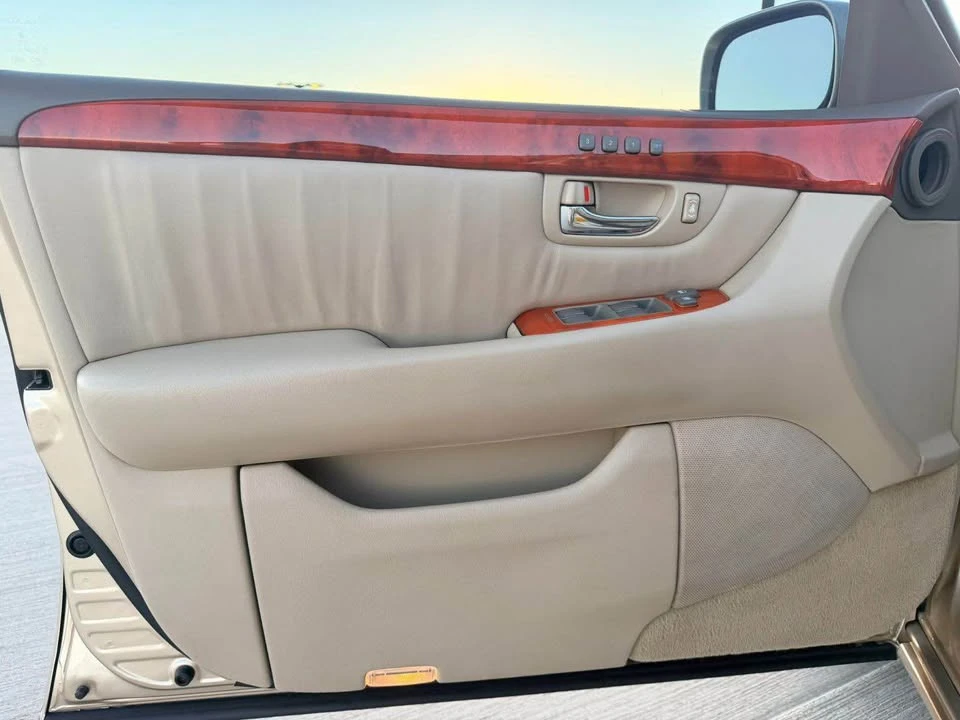 2001 Lexus LS 3rd Gen - Image 13 of 17