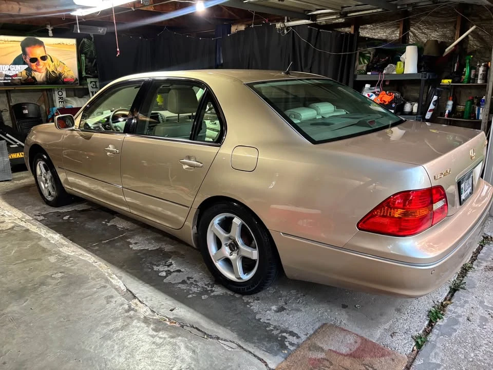 2001 Lexus LS 3rd Gen - Image 2 of 7