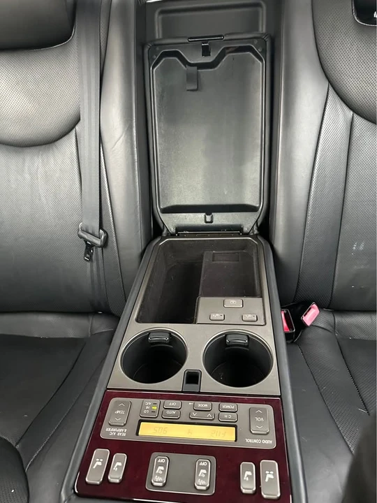 2001 Lexus LS 3rd Gen - Image 16 of 19