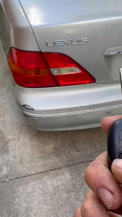 2001 Lexus LS 3rd Gen - Image 19 of 19