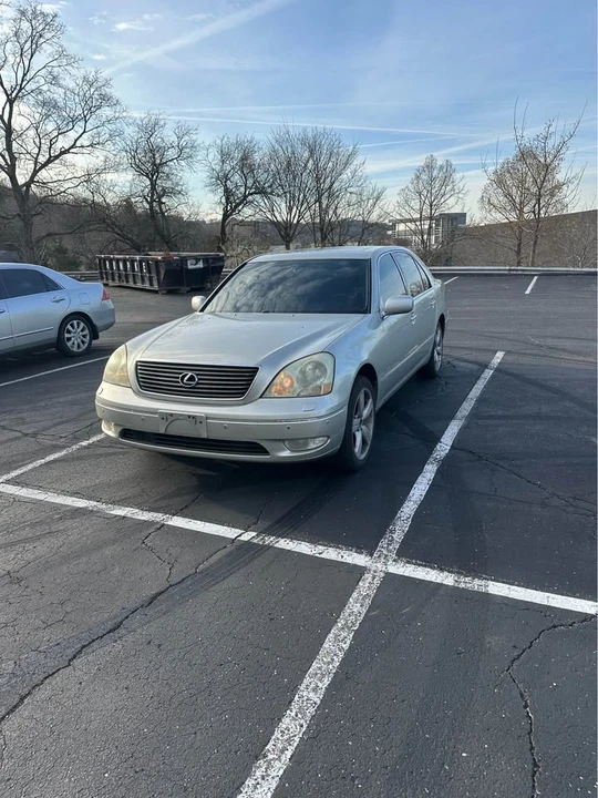 2001 Lexus LS 3rd Gen - Image 2 of 19