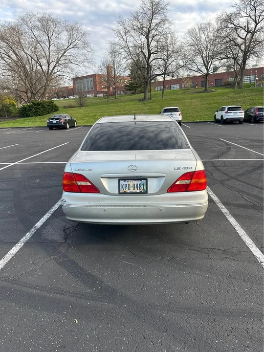 2001 Lexus LS 3rd Gen - Image 6 of 19