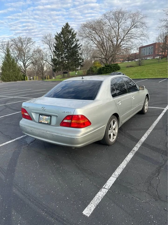 2001 Lexus LS 3rd Gen - Image 7 of 19
